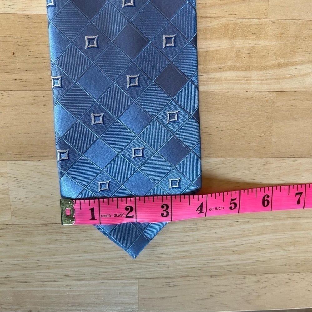 Guy Laroche 100% Silk Tie - Picture 3 of 5